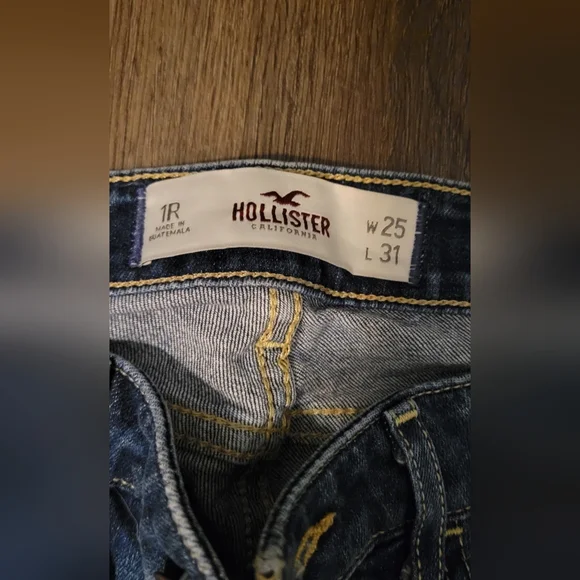Hollister Skinny Jeans - Picture 2 of 3